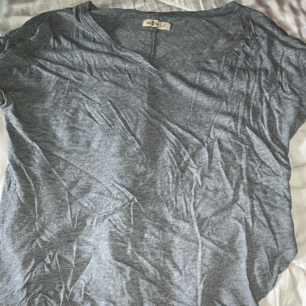 grey Hollister shirt